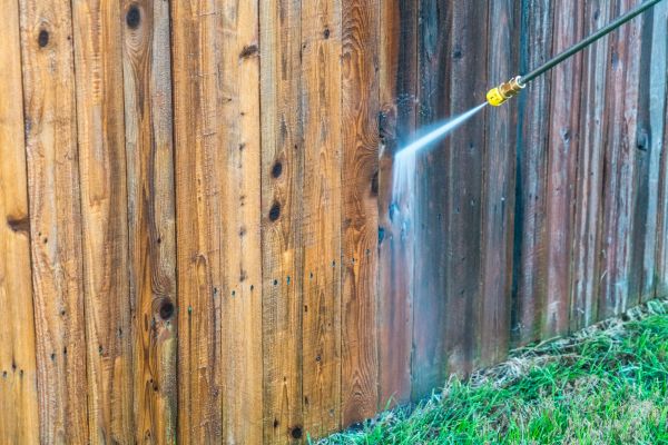 Fence Washing in Bloomington
