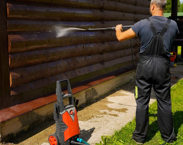 Log Home Pressure Washing in Bloomington
